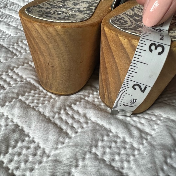 Sanita Gray Floral Clogs with Wooden Platform - Picture 8 of 8